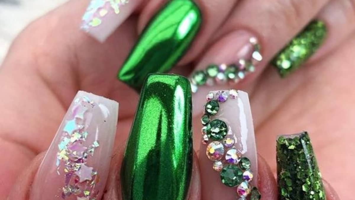 49 Best Glitter Nail Art Ideas For Glam Looks | Glitter nails acrylic,  Sparkly acrylic nails, Ombre acrylic nails