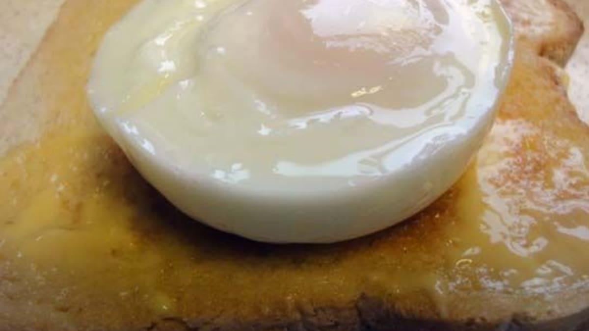 How To Poach The Perfect Egg 4 Ways Delishably