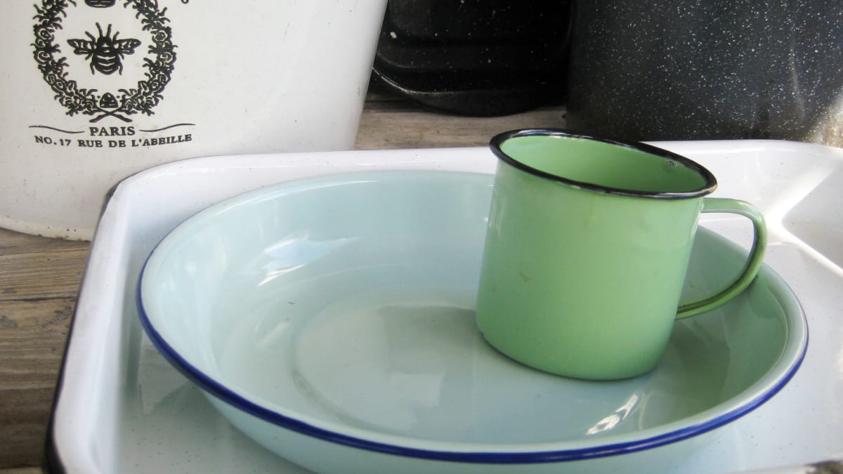 An In Depth Look At Popular Vintage Retro Enamelware Collectibles Delishably