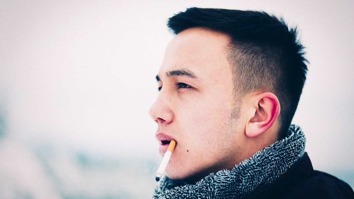 Dating a Smoker: 7 Things You Should Know