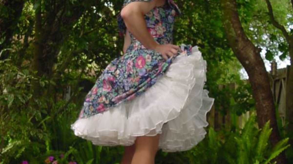 Hot Men In Petticoats | Pictures Of Men Wearing Petticoats - HubPages