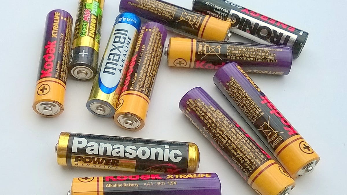 Which Battery Is Best Choosing Between Alkaline Zinc Lithium Ion And Lead Acid Turbofuture