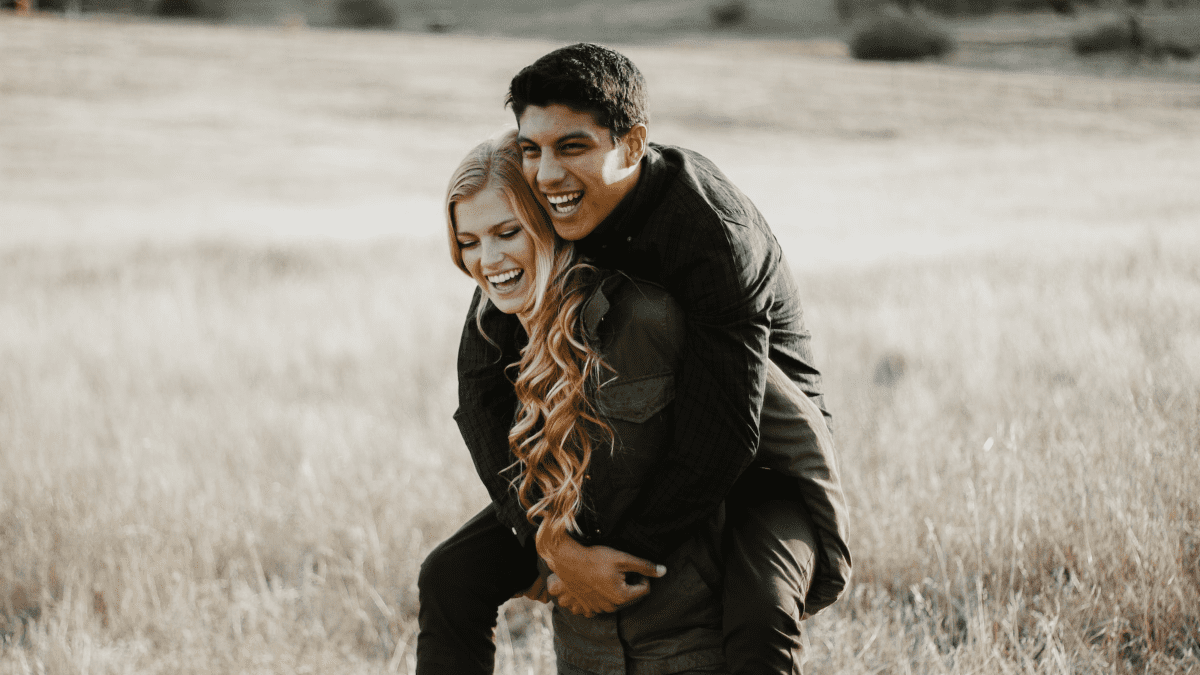18+Best Selfies Poses for Young Couples 2019