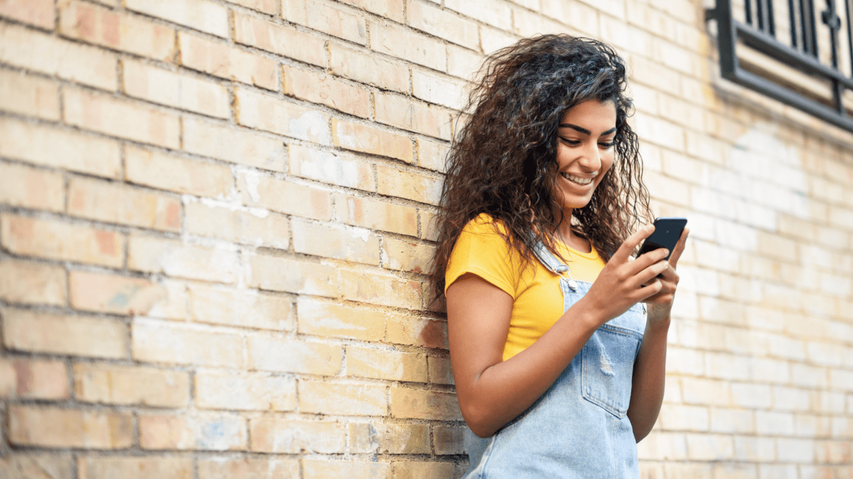 Signs Your Crush Likes You Through Texting: Zodiac Version - PairedLife