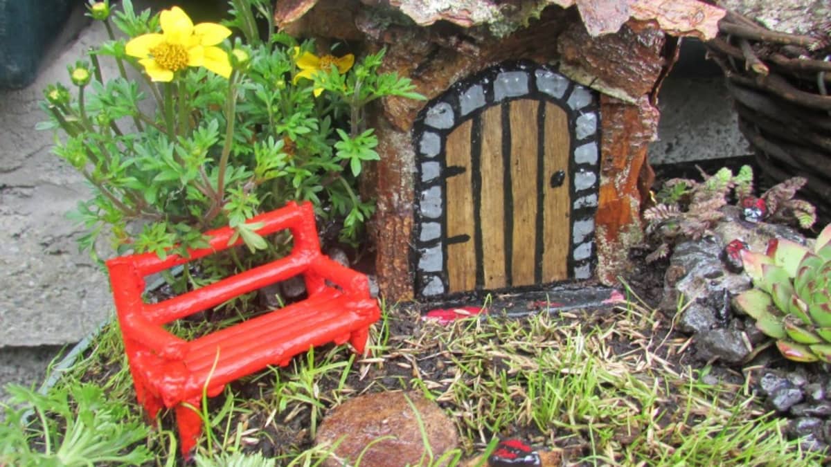 how to make miniature garden furniture