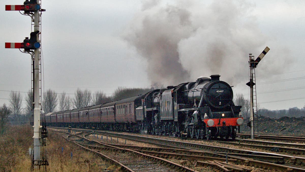 Working Class life in the 1940s and 1950s Britain ~ Train Travel