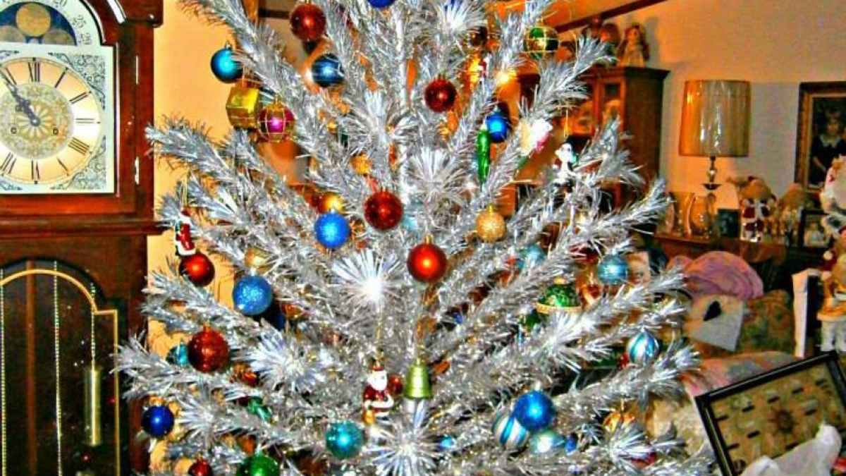 Vintage Aluminum Christmas Trees From the 1960s - HubPages