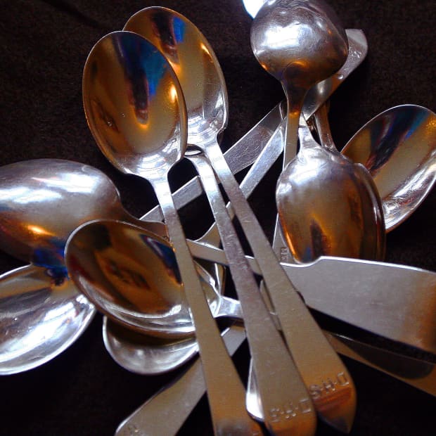 playing-the-spoons-a-fun-folk-music-and-percussion-instrument