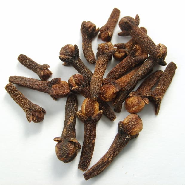 cloves-clove-oil-and-eugenol-culinary-and-medicinal-uses