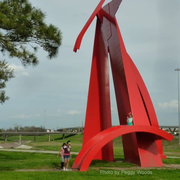 steel-sculpture-titled-houston-by-mac-whitney-located-in-houston-texas