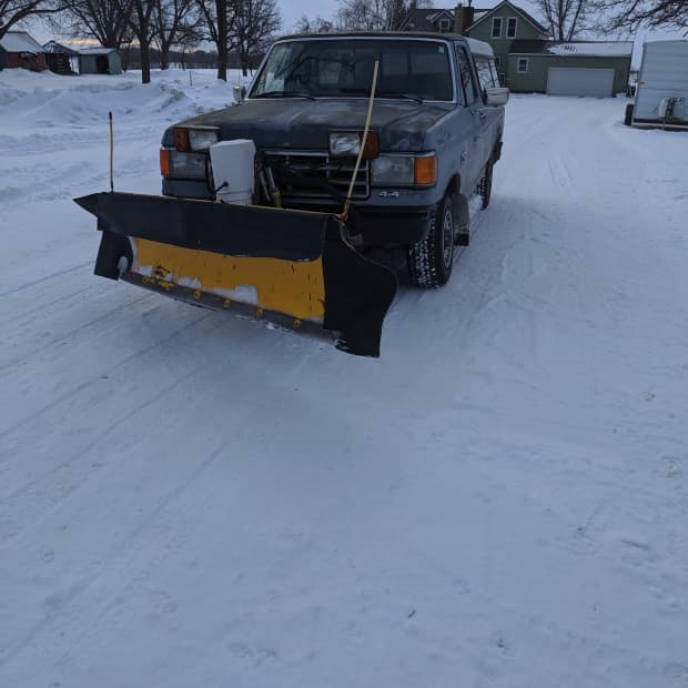 plow-truck-how-to-move-snow-around-into-snowpiles