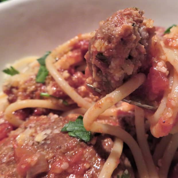 homemade-meatballs-and-spaghetti-sauce-recipe-sure-to-please-family-and-guests