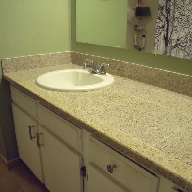 如何重新安装浴室 - 邻居top-with-Granite tile