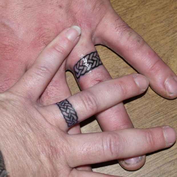 why-tattoo-wedding-bands-are-getting-more-popular