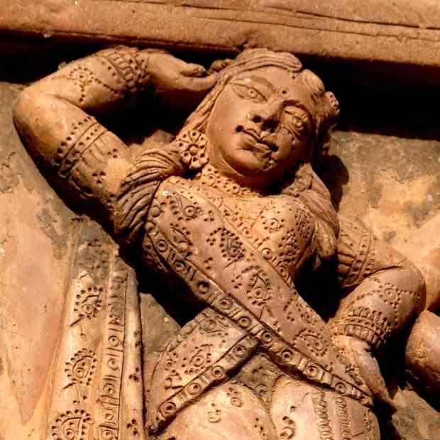 bangles-in-temple-decoration-of-west-bengal