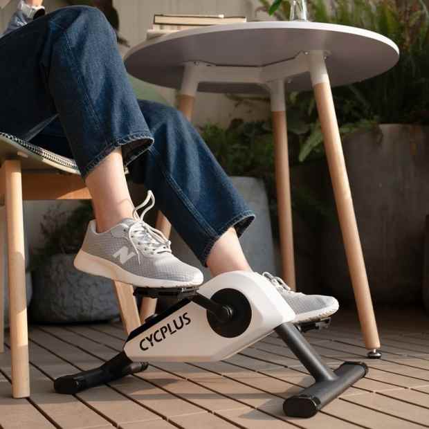 cycling-while-seated-cycplus-mini-pedal-exerciser
