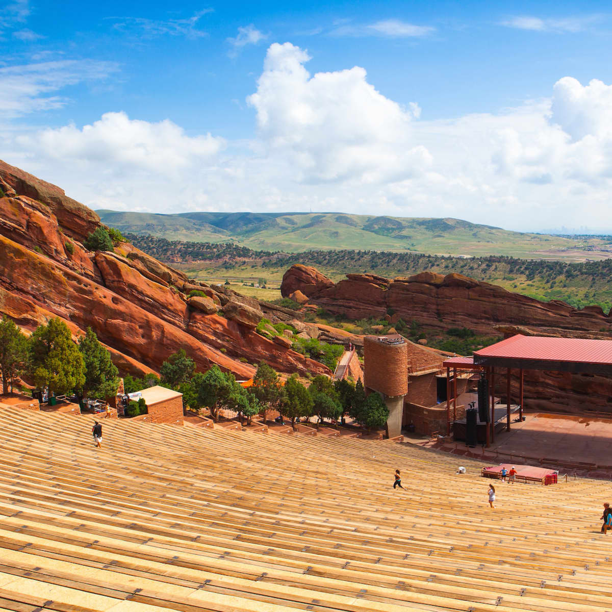 Group Cleans Up 'Red Rocks Amphitheatre' in Colorado and Finds an