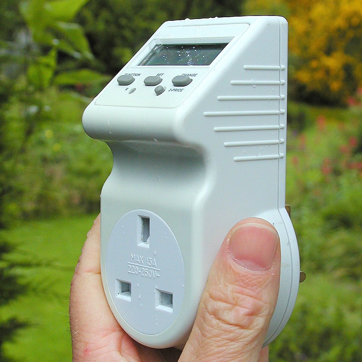 Electric Power Consumption Meter Measures Energy Use & Cost of Running Appliance 