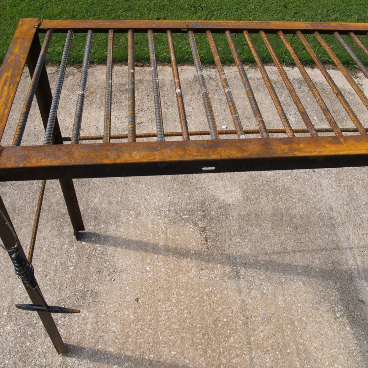 How to Build a Welding Table From Rebar and Bed-Frame Metal - FeltMagnet