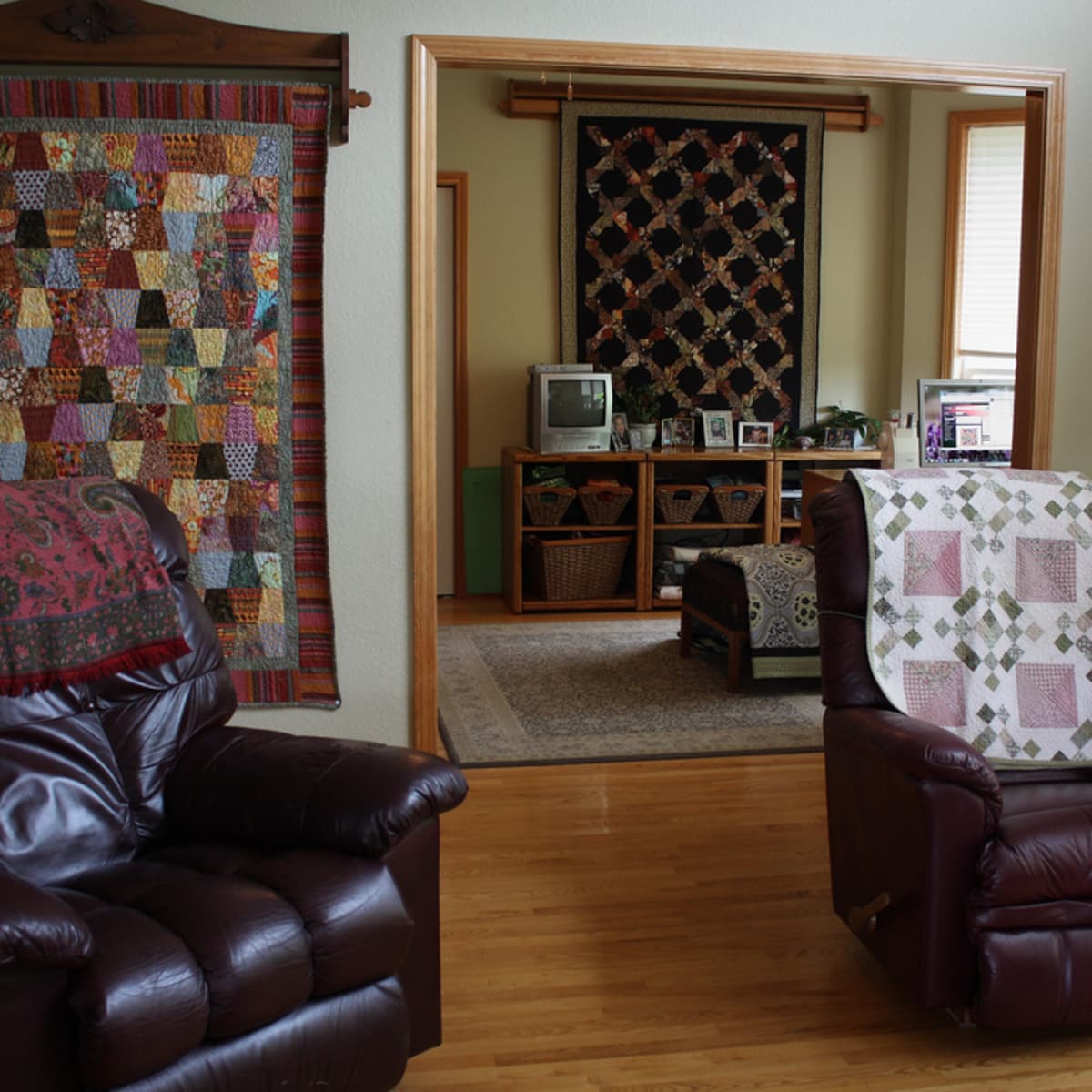 How to Decorate Your Home With Quilts: Quilt Display Ideas - Dengarden