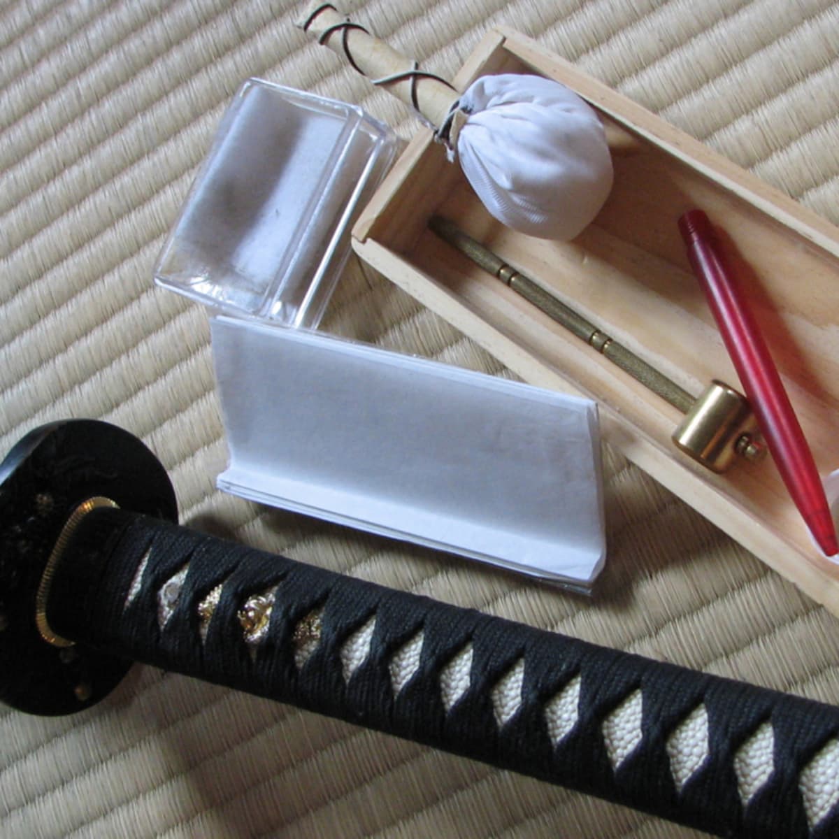 Samurai Katana Japanese Sword Maintenance Cleaning Oil Kit Ninja w/ Box NEW 
