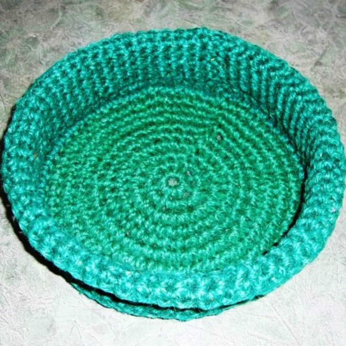 https://images.saymedia-content.com/.image/ar_1:1%2Cc_fill%2Ccs_srgb%2Cfl_progressive%2Cq_auto:eco%2Cw_1200/MTc0MjIwMDc4NzA2MDc1MTMy/how-to-crochet-a-round-basket-from-gardening-twine.jpg