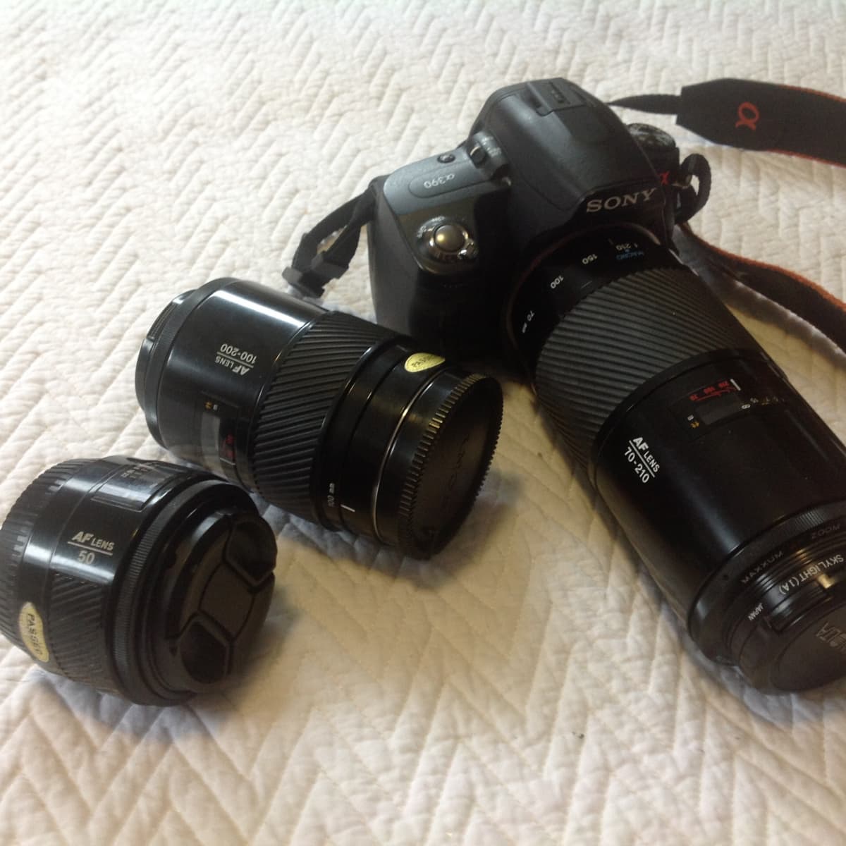 Sony E adapted MINOLTA MAXXUM 100-200 mm f4.5 Telephoto ZOOM Lens