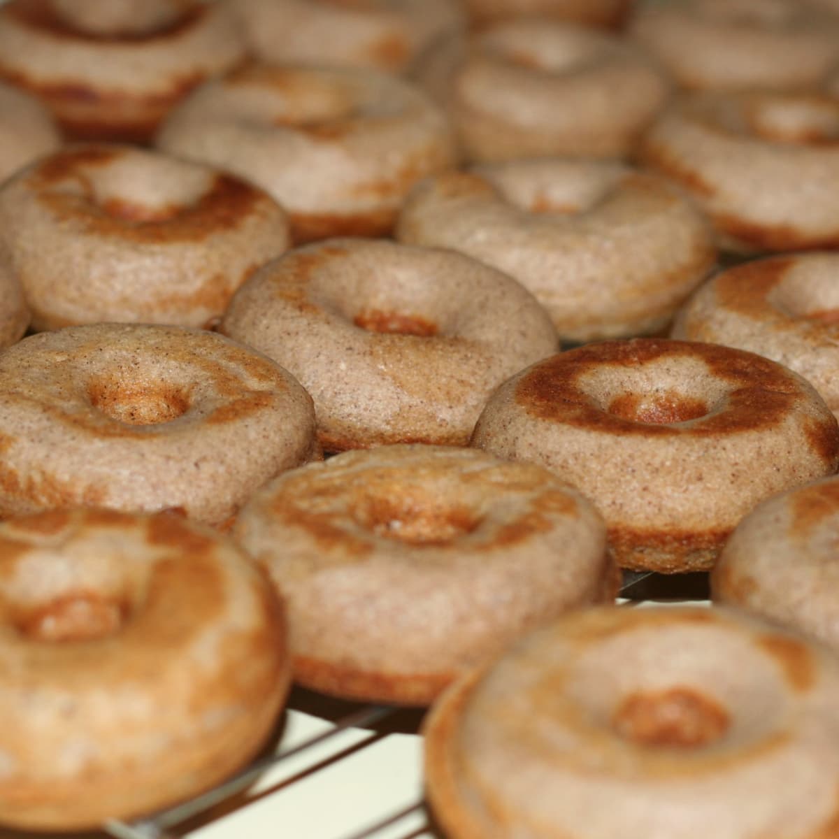 Mini Donut Maker, Cooks 7 Donuts in Minutes