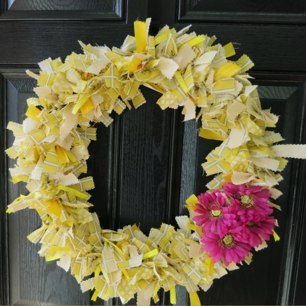 DIY Craft: How to Make a No-Sew Scrap Fabric Welcome Wreath - FeltMagnet