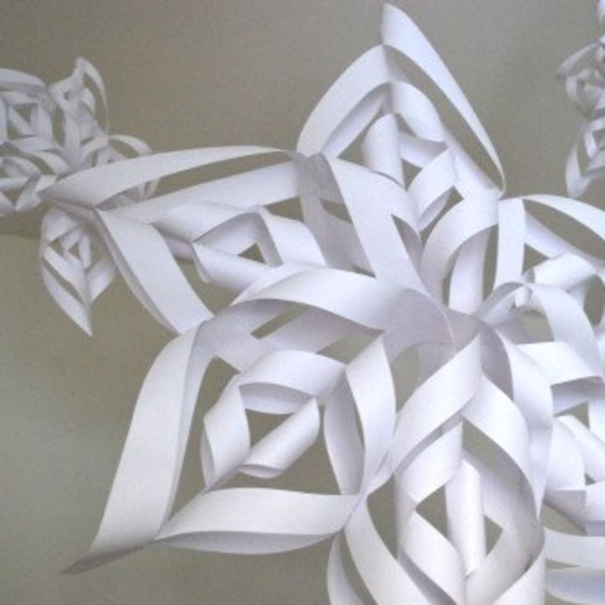 How to make Easy Paper Snow Flakes, Christmas Decoration ideas, Paper  Craft