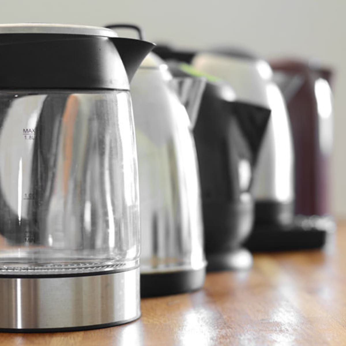 How to Choose the Best Electric Kettle for Seniors - Delishably
