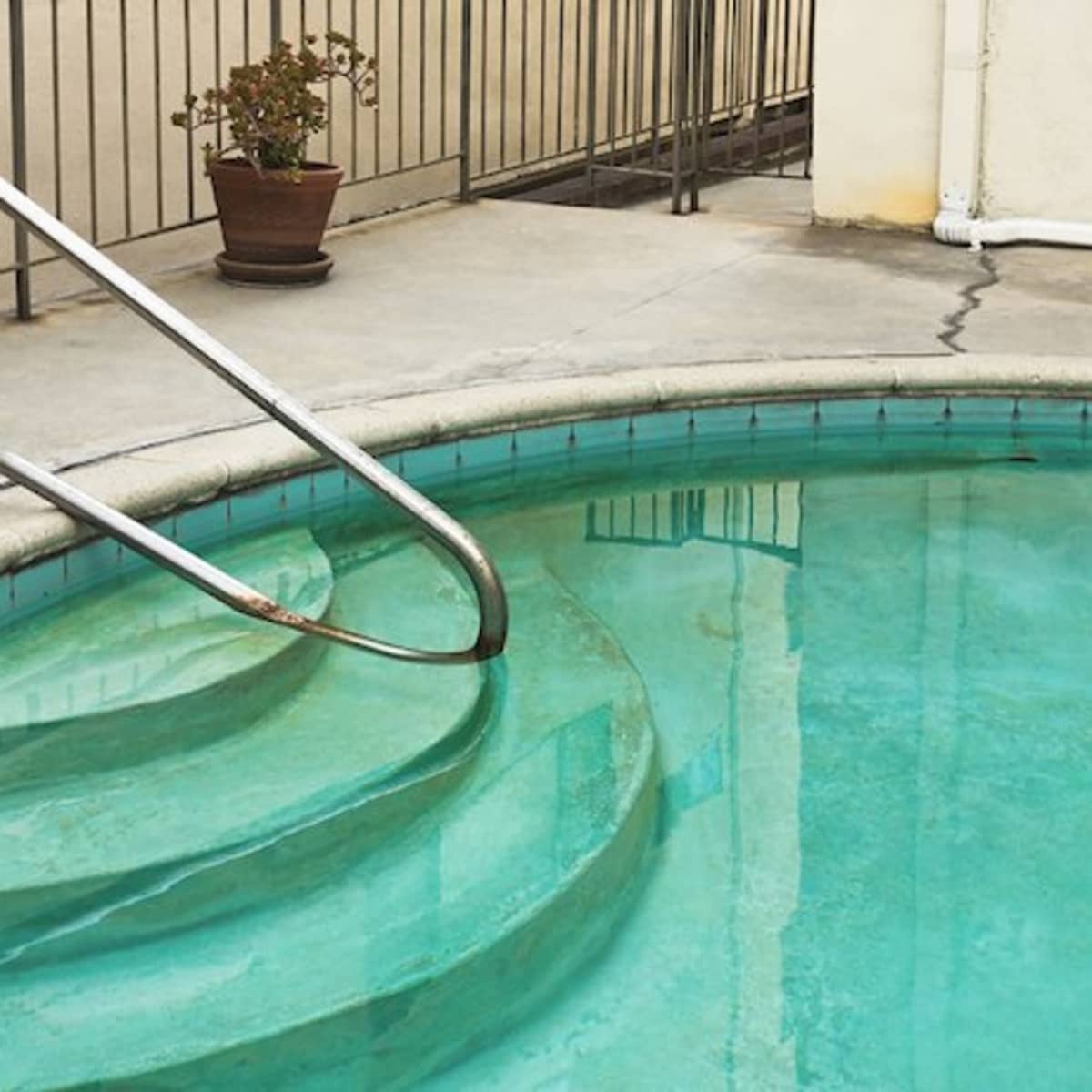 Metal Stains In Swimming Pools, How To Remove Above Ground Pool Steps