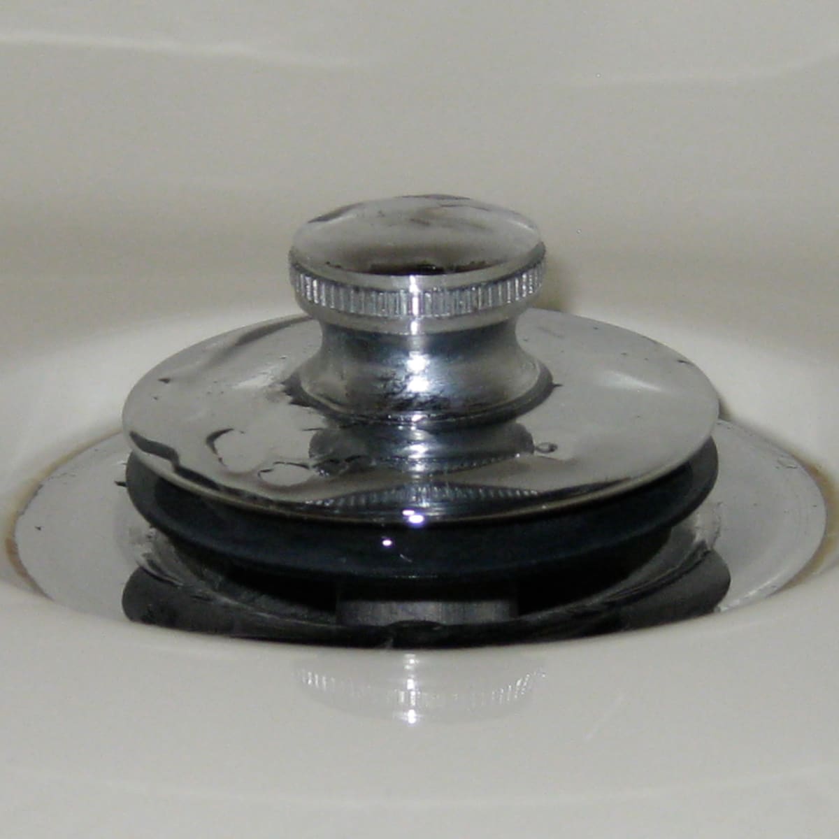 How to Fix Problems With Your Bathtub Drain Stopper - Dengarden