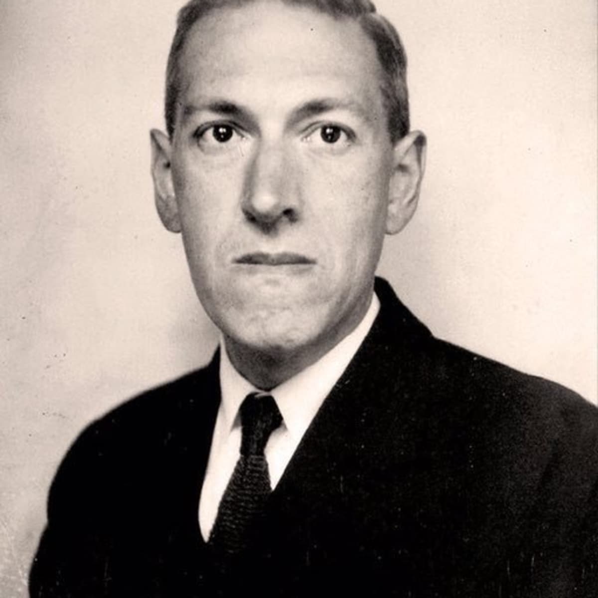 [Image: the-top-10-lovecraft-stories.jpg]