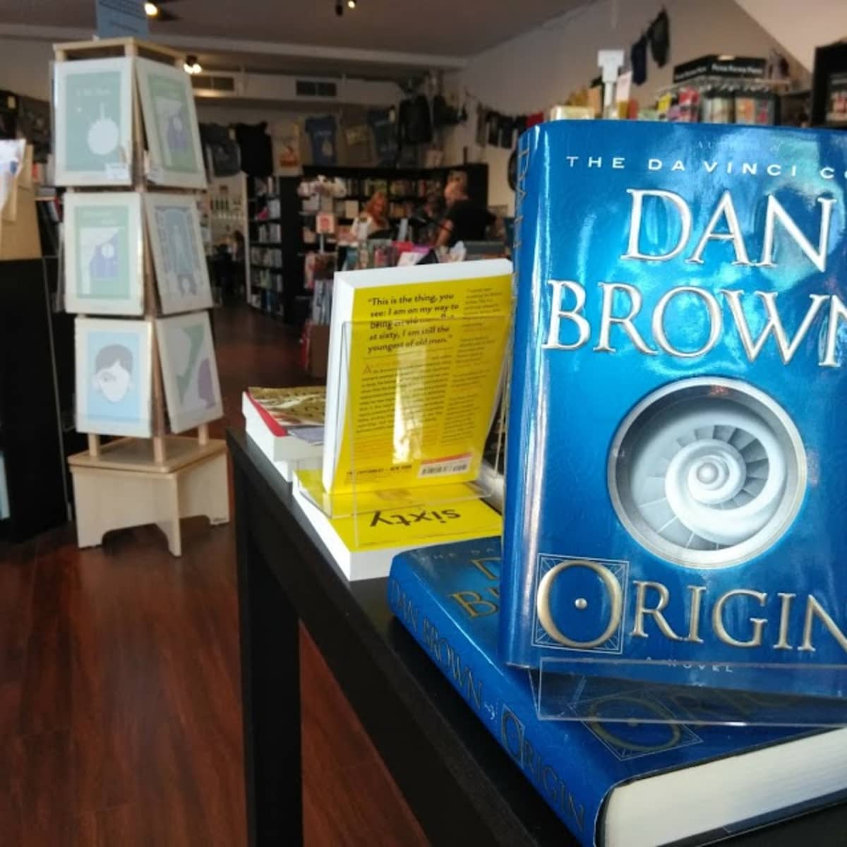 Next books. Dan Brown "Origin". Дэн Браун "происхождение". Dan Brown Origin Town. Dan Brown Origin Edmon Krish Home.