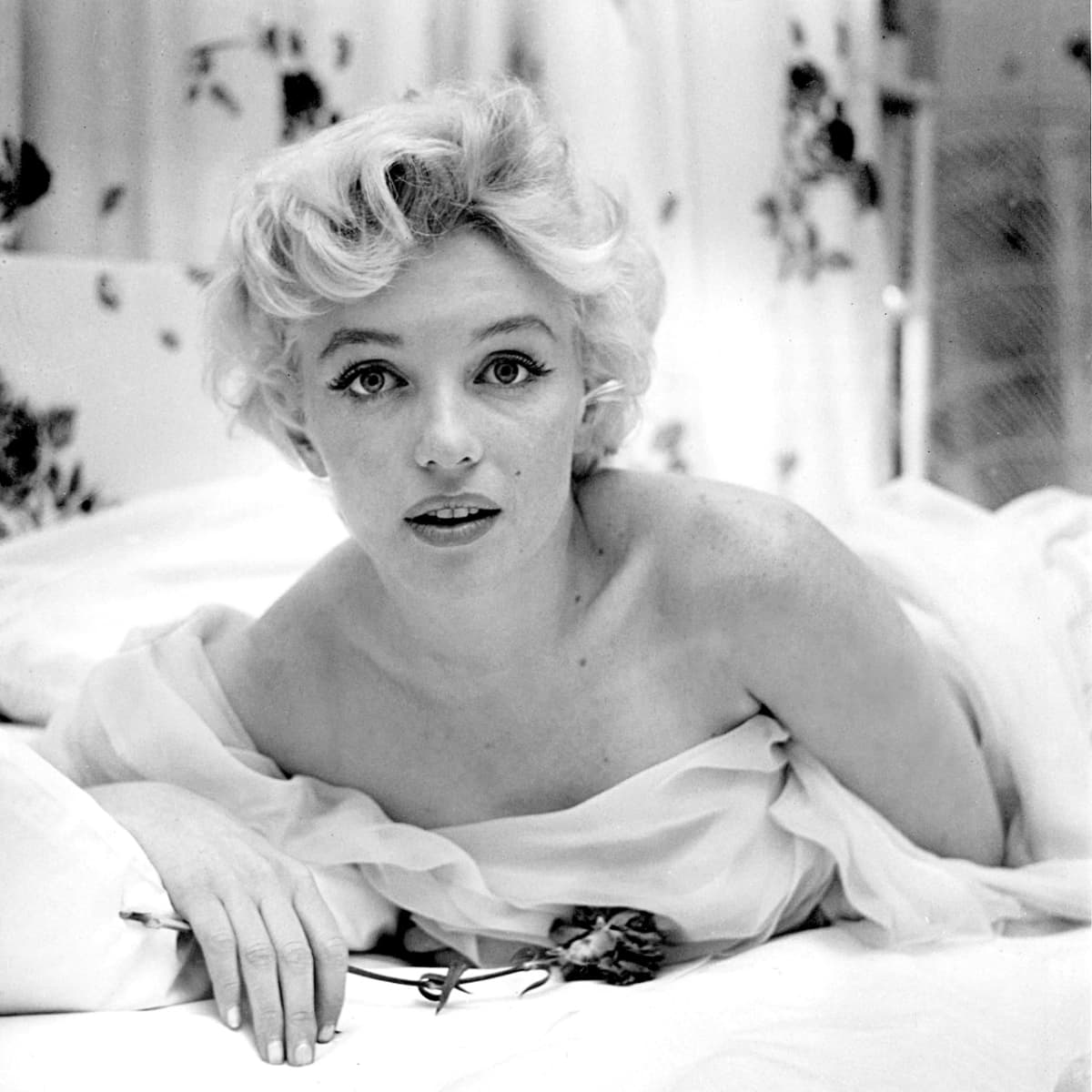 Was Marilyn Monroe the first female superstar to be photographed