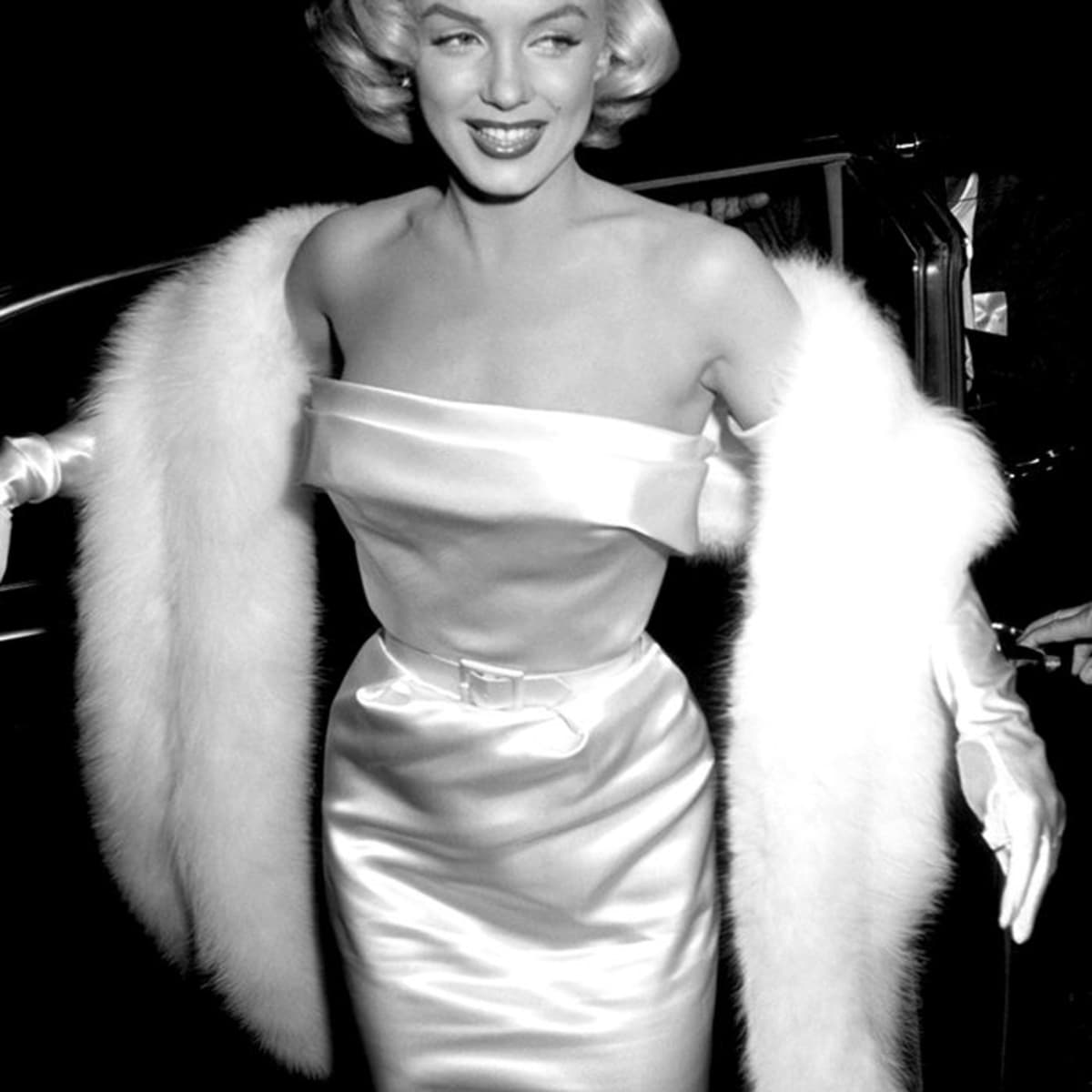 Cinched Waists, Voluminous Skirts: The Classic Hollywood Glam