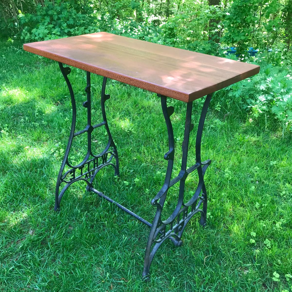 How to Repurpose an Antique Sewing Machine Base Into a Unique Table -  FeltMagnet