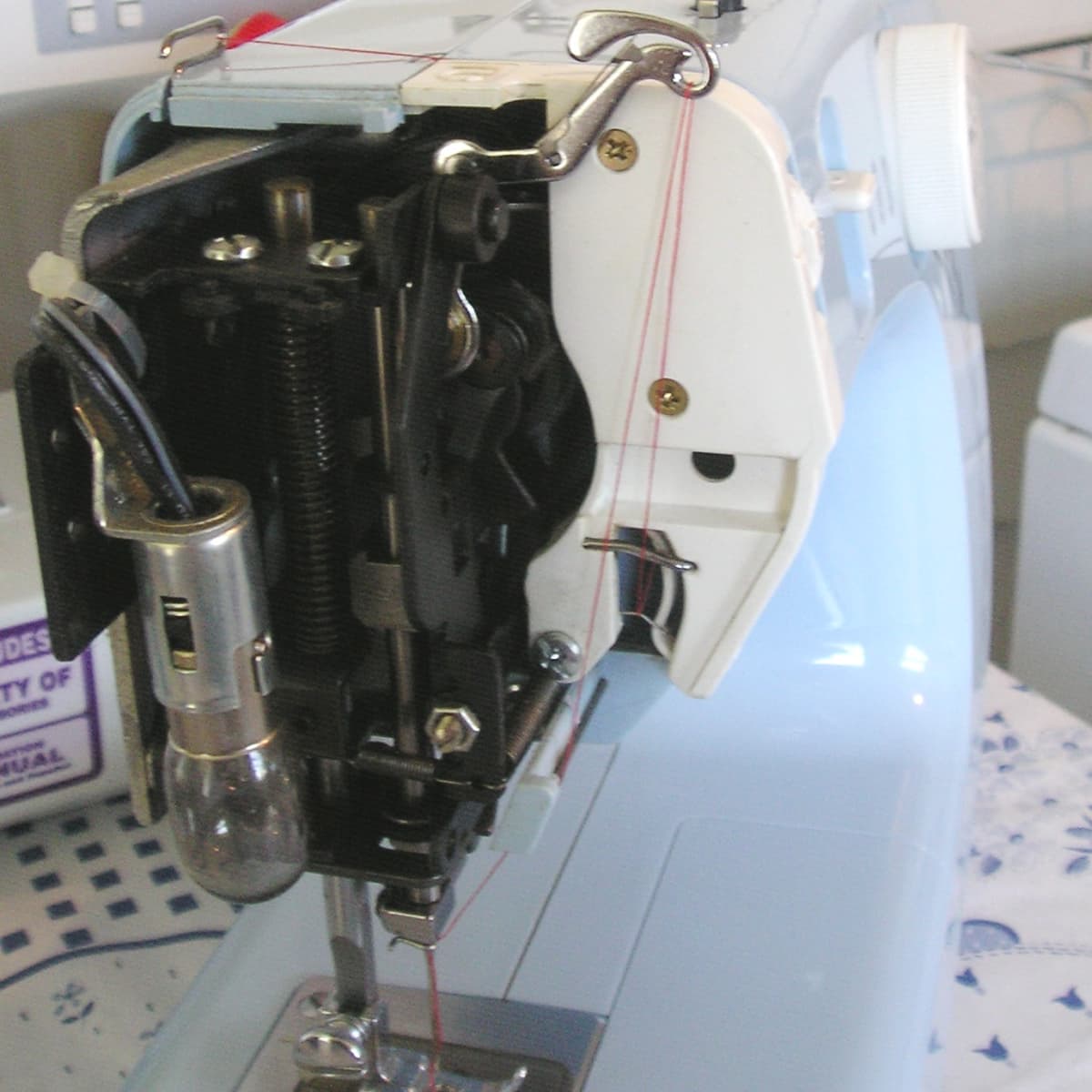 What Kind of Oil Can You Use On a Sewing Machine (Guide To Lubricating  Sewing Machines) - Gathering Thread