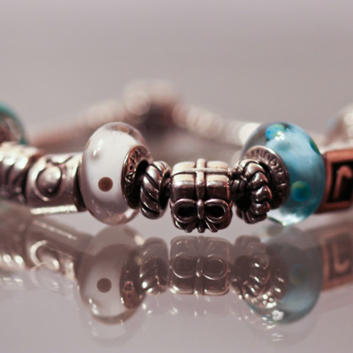 The Pandora style bracelet : we love it! - Calyssandra