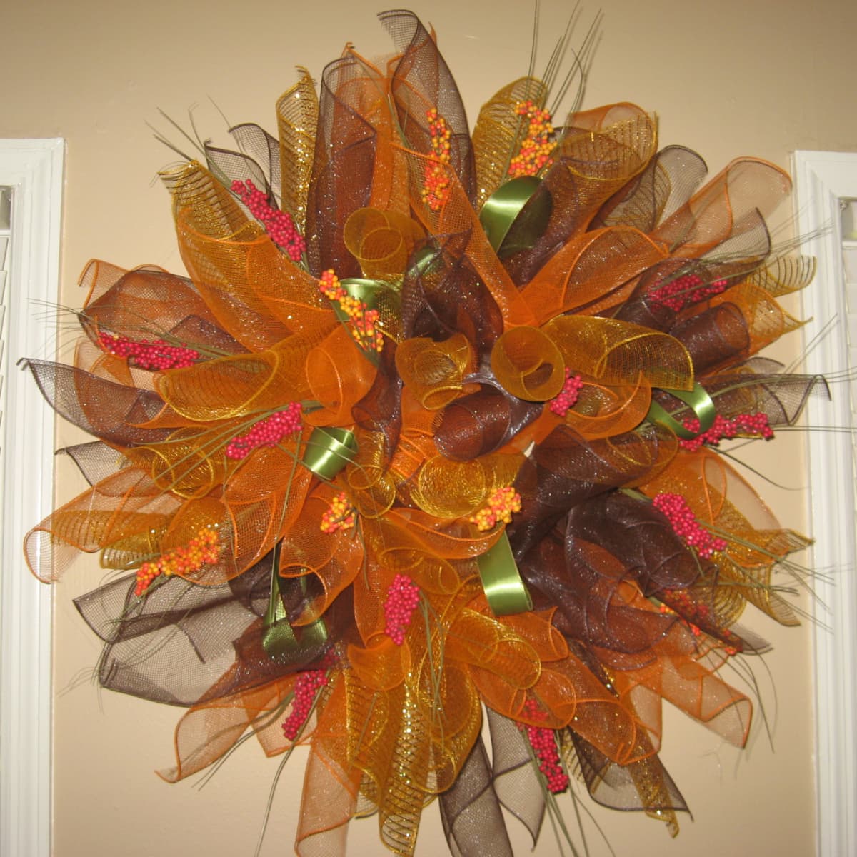 How to Make a Mesh Wreath: A Guide for Beginners - FeltMagnet