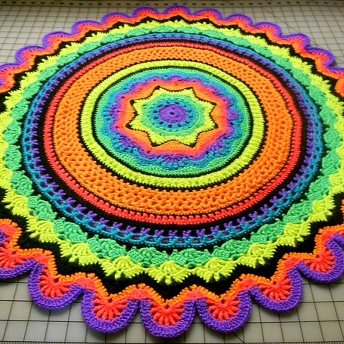 How to Crochet with Multiple Strands of Yarn - the neon tea party