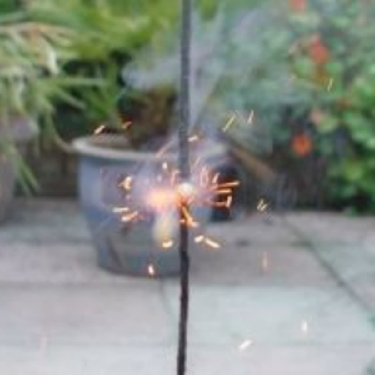 How to Make a Firework Fuse for Smoke Bombs: 5 Steps