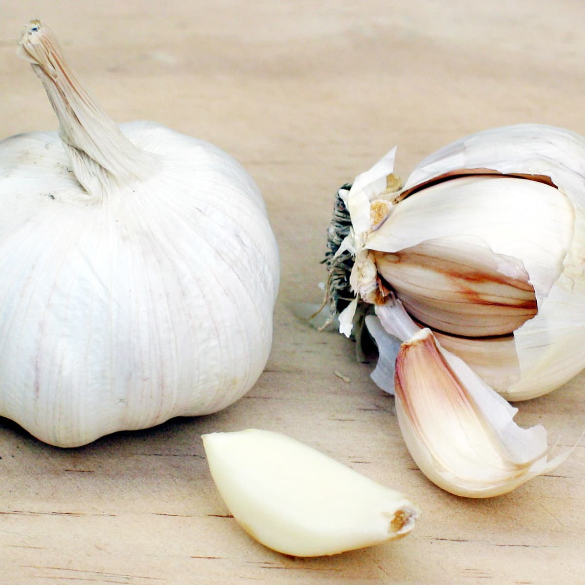 Why Do My Fingernails Smell Like Garlic? - HubPages