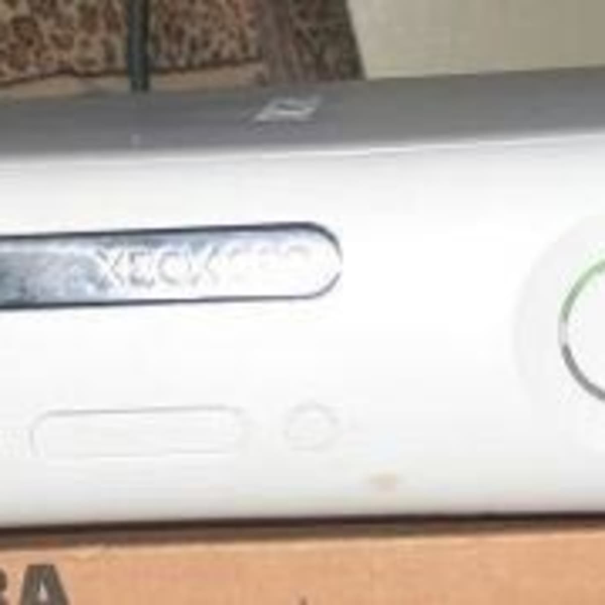 XBOX 360 DISASSEMBLE AND CLEAN // how I took apart my Xbox 360 to clean/  make it quieter2 