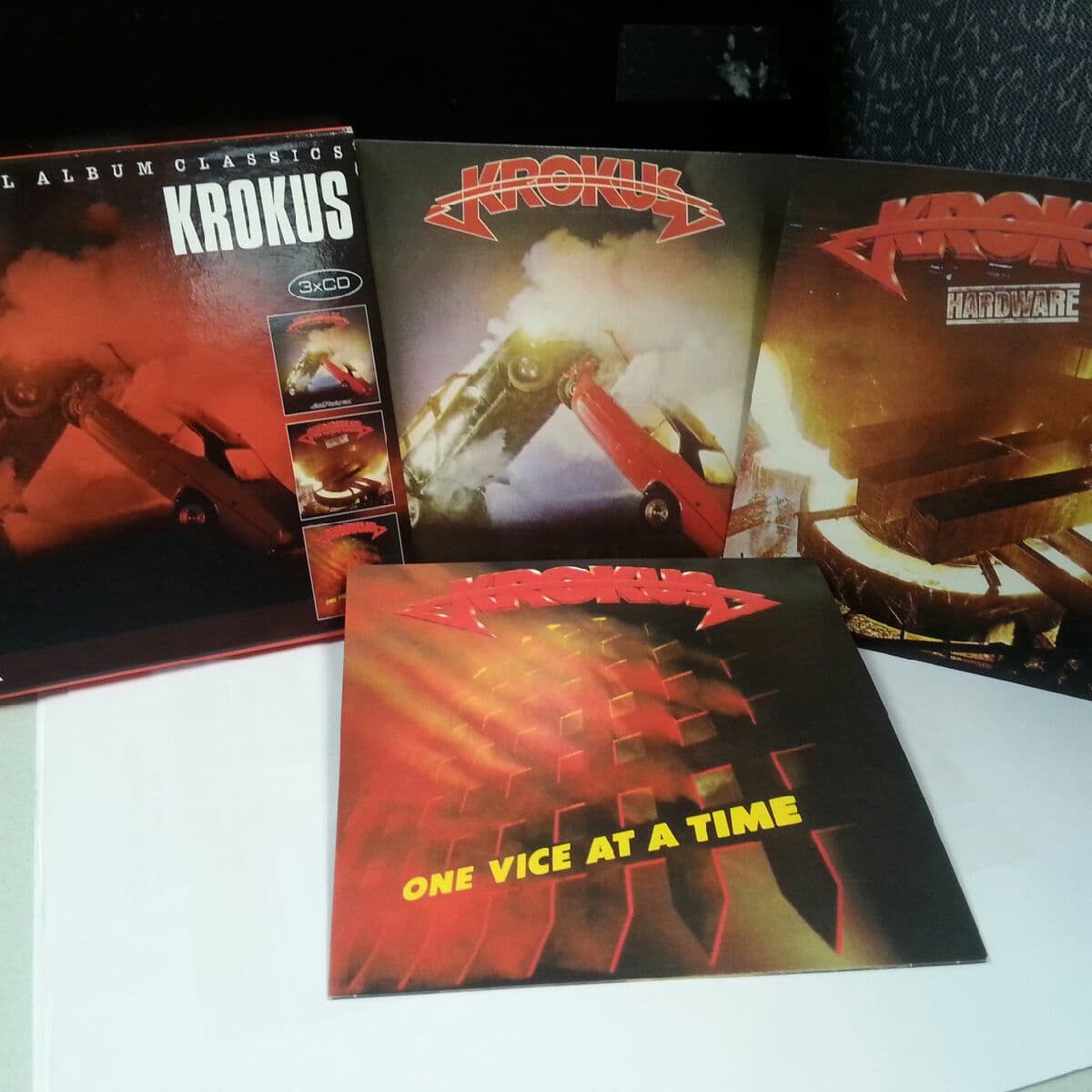 Альбом песен посвященный крокусу. Krokus - big eight 12-LP Box-Set. Krokus one vice album. Krokus "one vice at a time". Krokus big Rocks 2017.