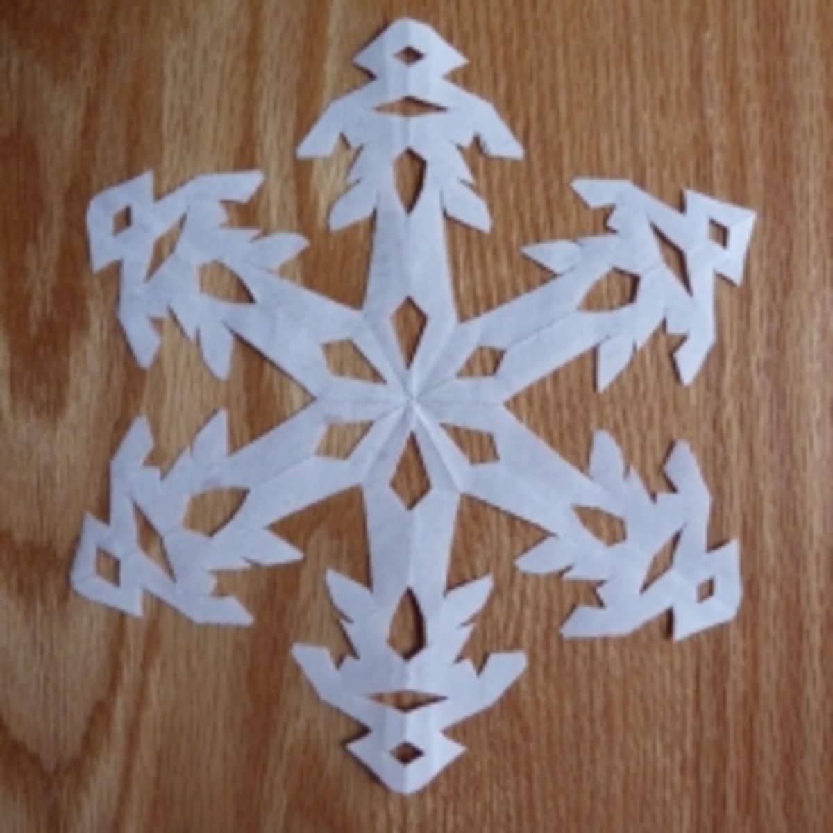 how-to-make-paper-snowflakes 