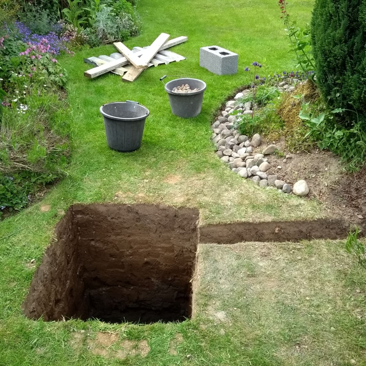 How to Build a Drywell With Hollow Concrete Blocks - Dengarden