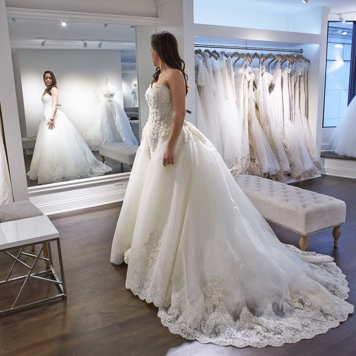 24 Elegantly Tailored Wedding Dresses for Pear Shaped Body