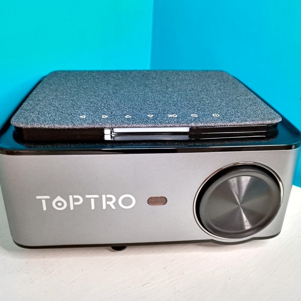 White Toptro X3 Projector Bundle! NEVER USED. Includes HDMI cable & more!